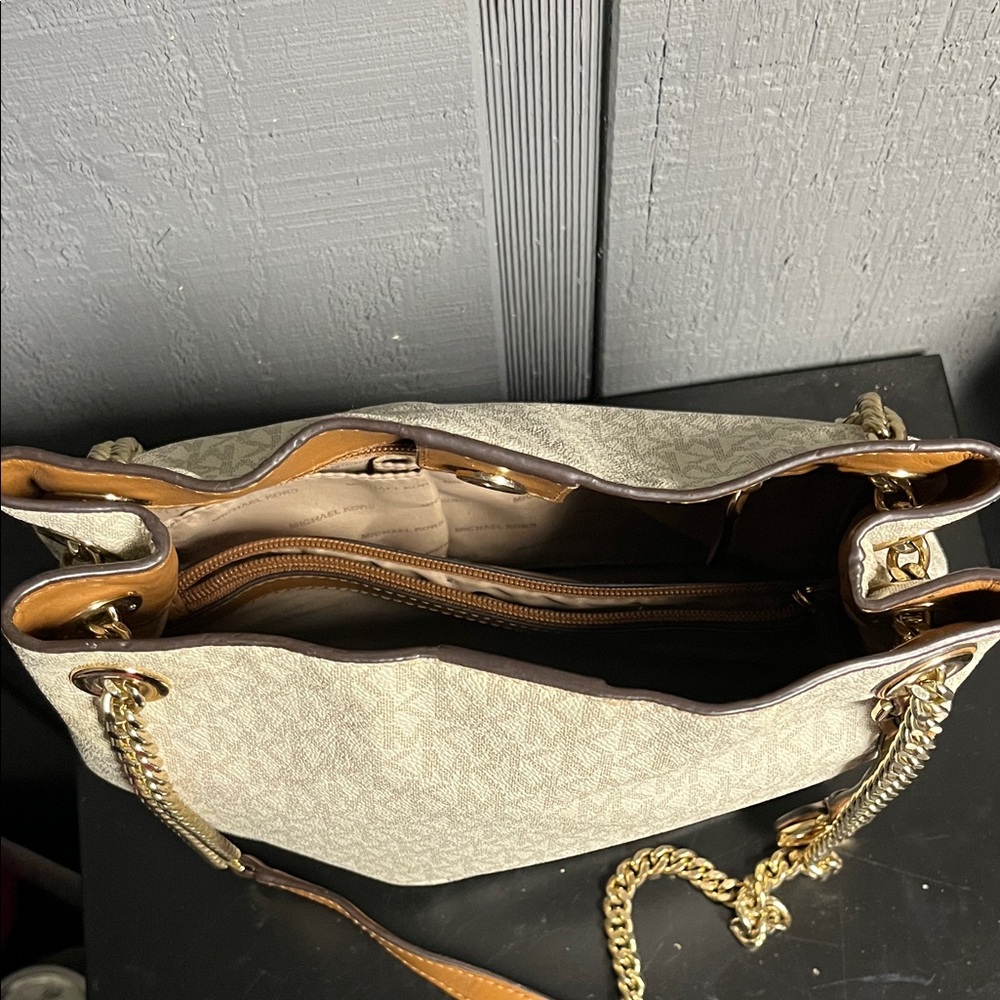 Michael Kors Cream and Tan Shoulder Bag - Picture 8 of 15